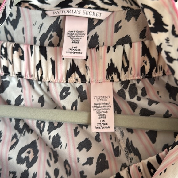Brand new pajamas they are a satin from Victoria’s Secret - Picture 4 of 6